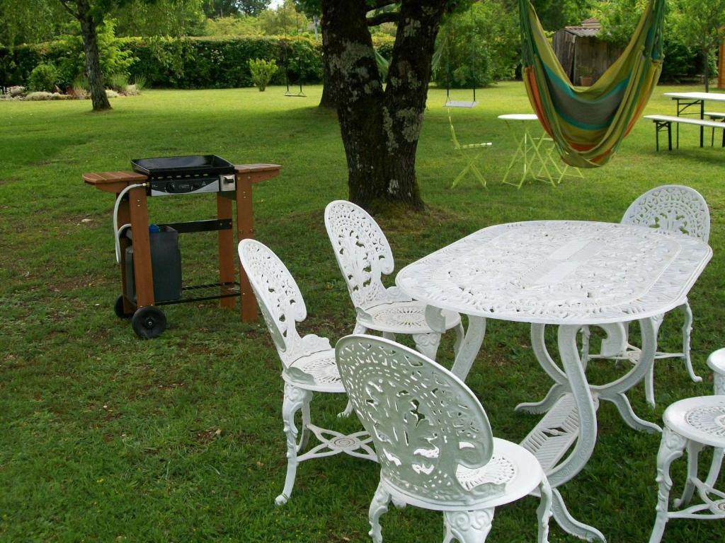 Hotel Au Charme Du Levat Saint Paul de Loubressac ภายนอก รูปภาพ
